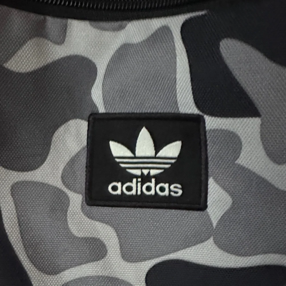 adidas originals 2018 Gray and Black Camo Backpack large size - Picture 2 of 14